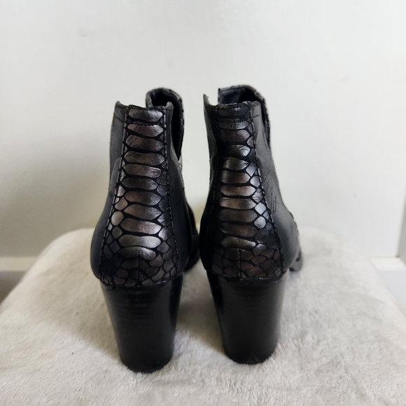 Laura Marano Not Rated Black Faux Leather 3" Heeled Boot Bootie Snakeskin Sz 8 - Picture 7 of 10